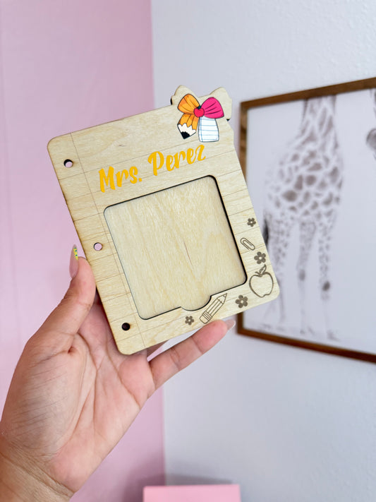 Sticky notes holder