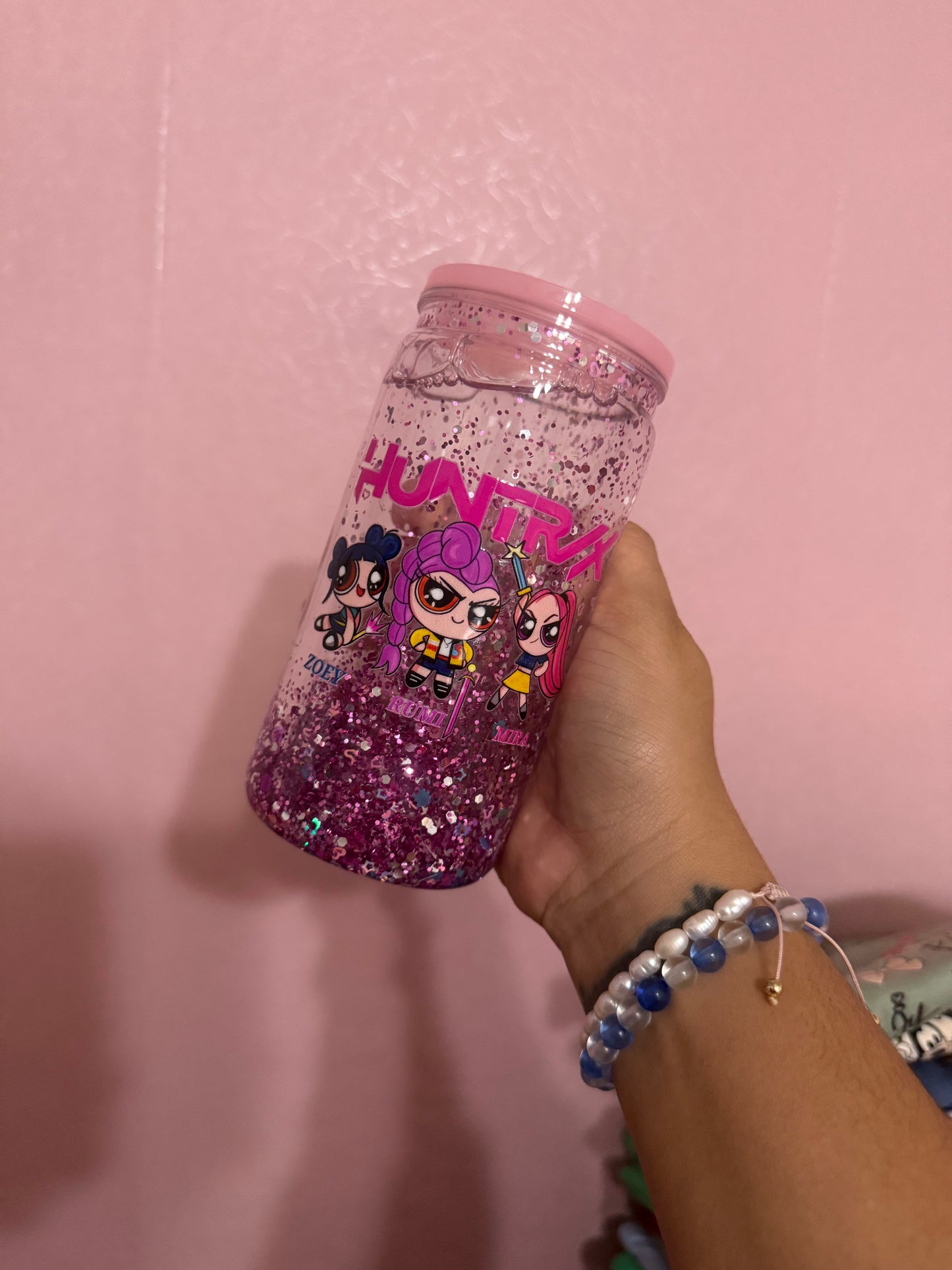 Snow globe cup huntrix